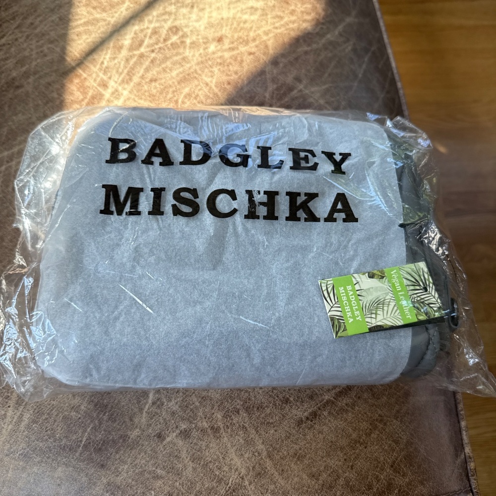 Badgley Mischa NWT Gray Crossbody - Picture 3 of 3